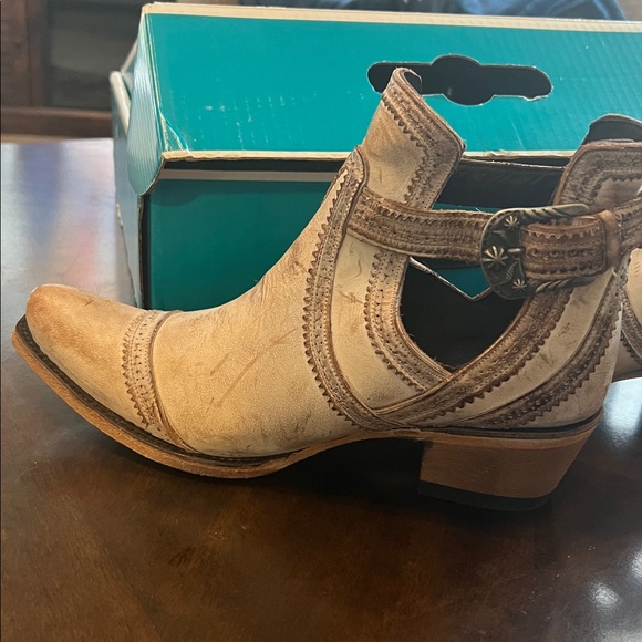 Plane Boots whitewashed tan with distressing ankle bootie w short heel - Picture 2 of 7